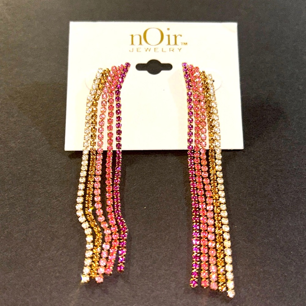 20. Noir dangling earrings -NWT